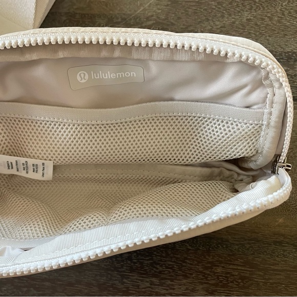SOLD NWT White Opal Lululemon Everywhere Belt Bag - Picture 5 of 11
